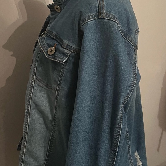 NWOT Mia size large DISTRESSED jeans jacket!!! - Picture 6 of 9